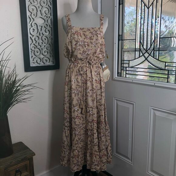 Sunday Mi Amor ladies sun dress - Picture 1 of 7